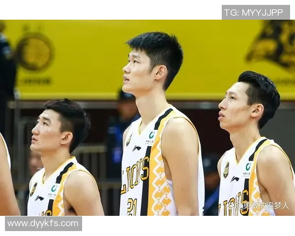 胡金秋：从青涩少年到篮球巨星的成长之路与奋斗故事